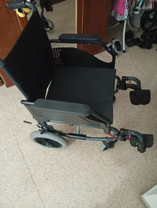 Silla de ruedas para personas con discapacidad
