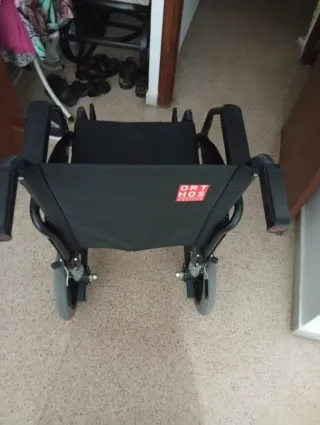 Silla de ruedas para personas con discapacidad