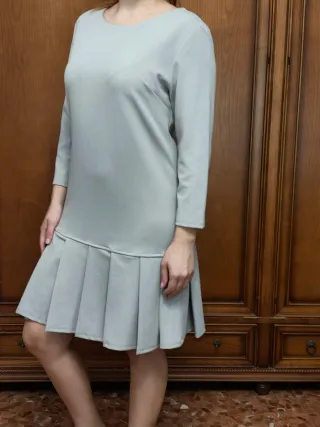 Vestido gris talla única con falda plisada