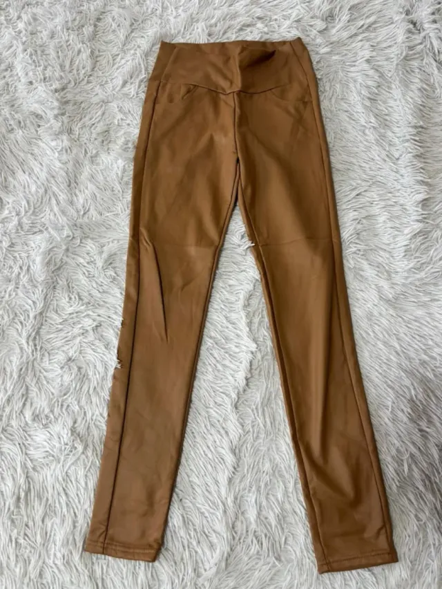 Legging polipiel con bolsillos