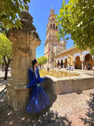 Traje de flamenca azul oscuro