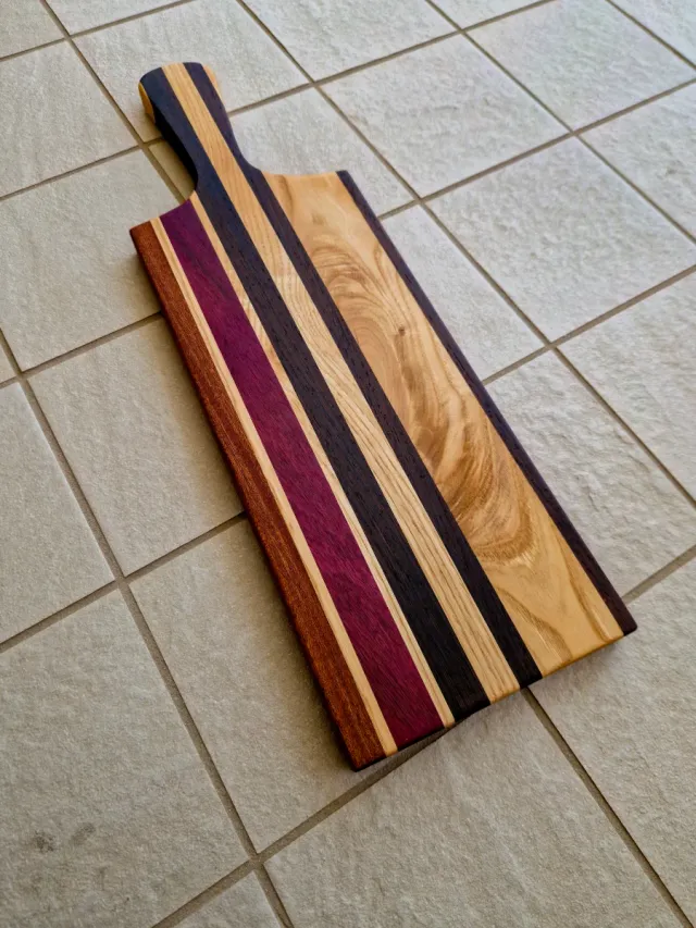 Tagliere in legno con manico