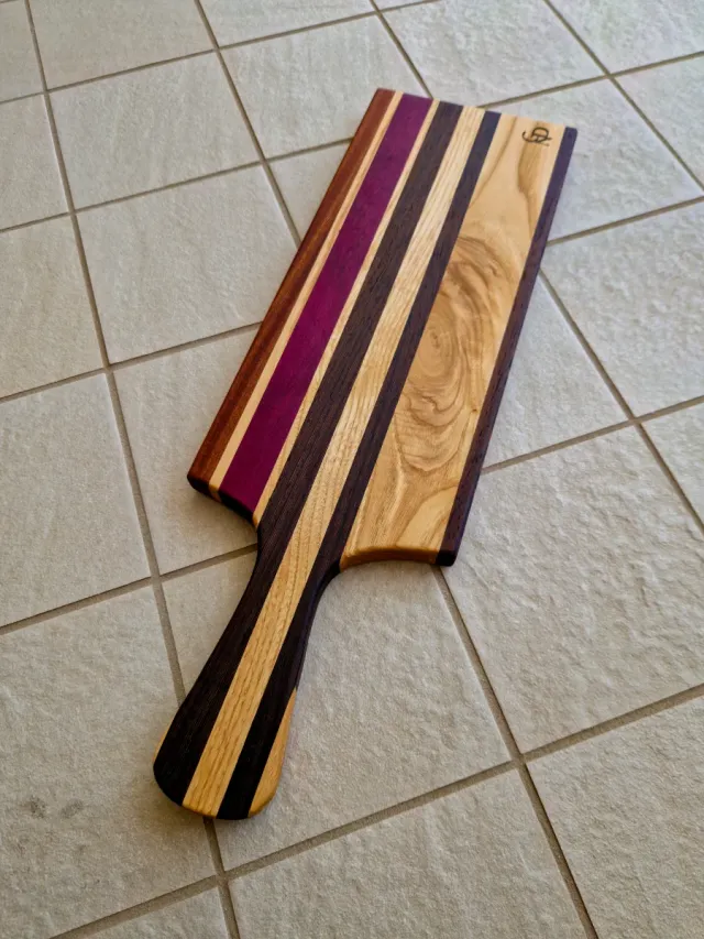 Tagliere in legno con manico