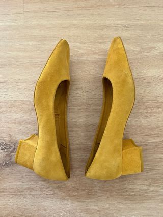 Zapatos Zara ante amarillo mostaza talla 37