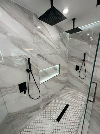 Renovación moderna de baños