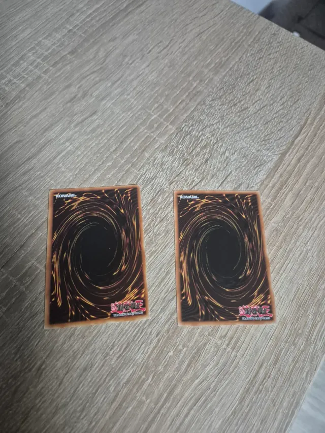 Cartas Yu-Gi-Oh! Jinzo y Dragon Blanco Ojos Azules