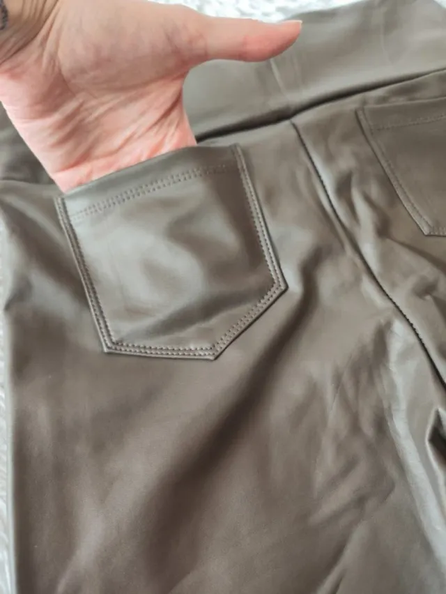 Legging polipiel con bolsillos