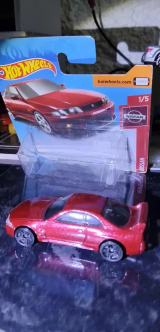 Hot Wheels Nissan Skyline GT-R R34 Vermelho