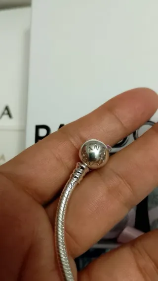 Pulsera Pandora , lleva caja y bolsa 