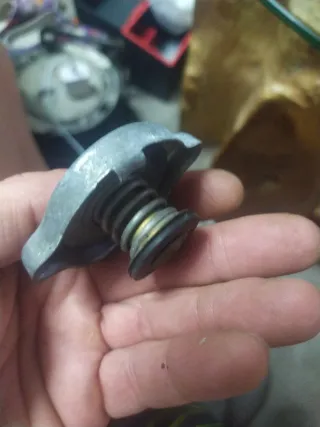 Gilera Honda nsr Derbi gpr Rieju tapon radiador 