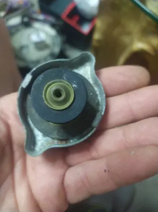 Gilera Honda nsr Derbi gpr Rieju tapon radiador 