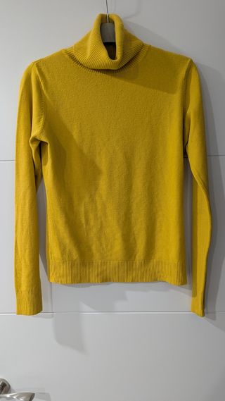 Jersey amarillo cuello alto