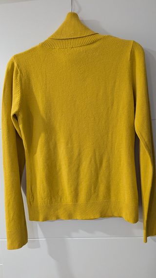 Jersey amarillo cuello alto
