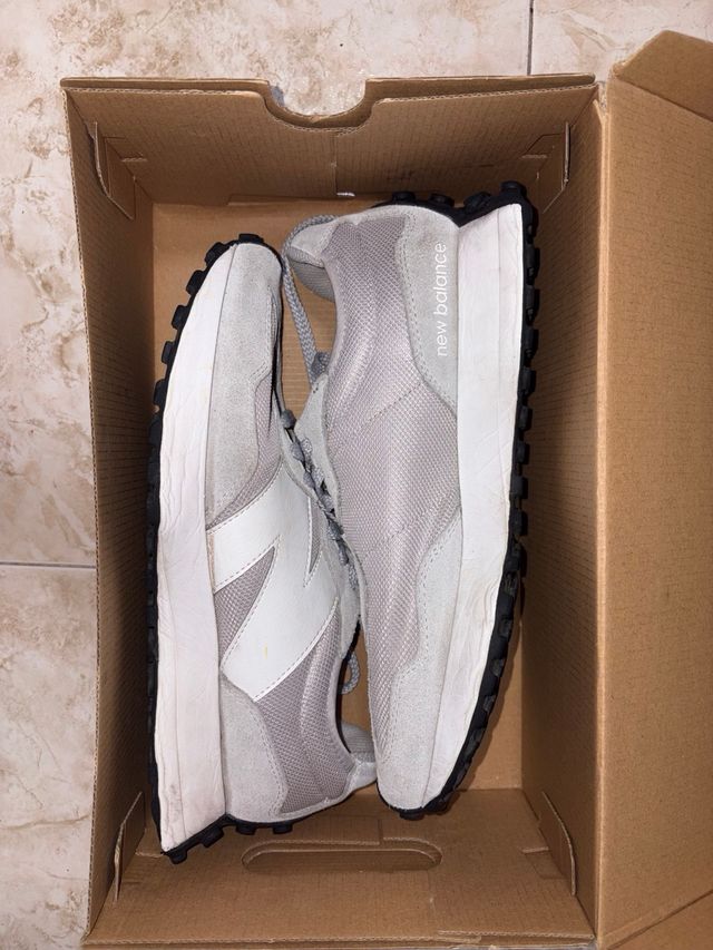 Zapatillas New Balance Gris y Blanco