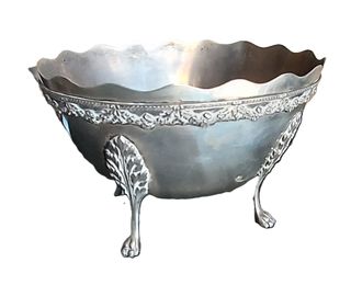 Frutero antiguo de plata con patas