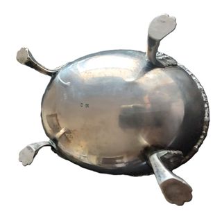 Frutero antiguo de plata con patas