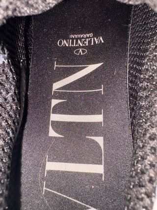 Scarpe blu multicolore da uomo Valentino
Origine