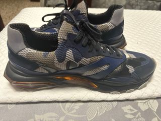 Scarpe blu multicolore da uomo Valentino
Origine