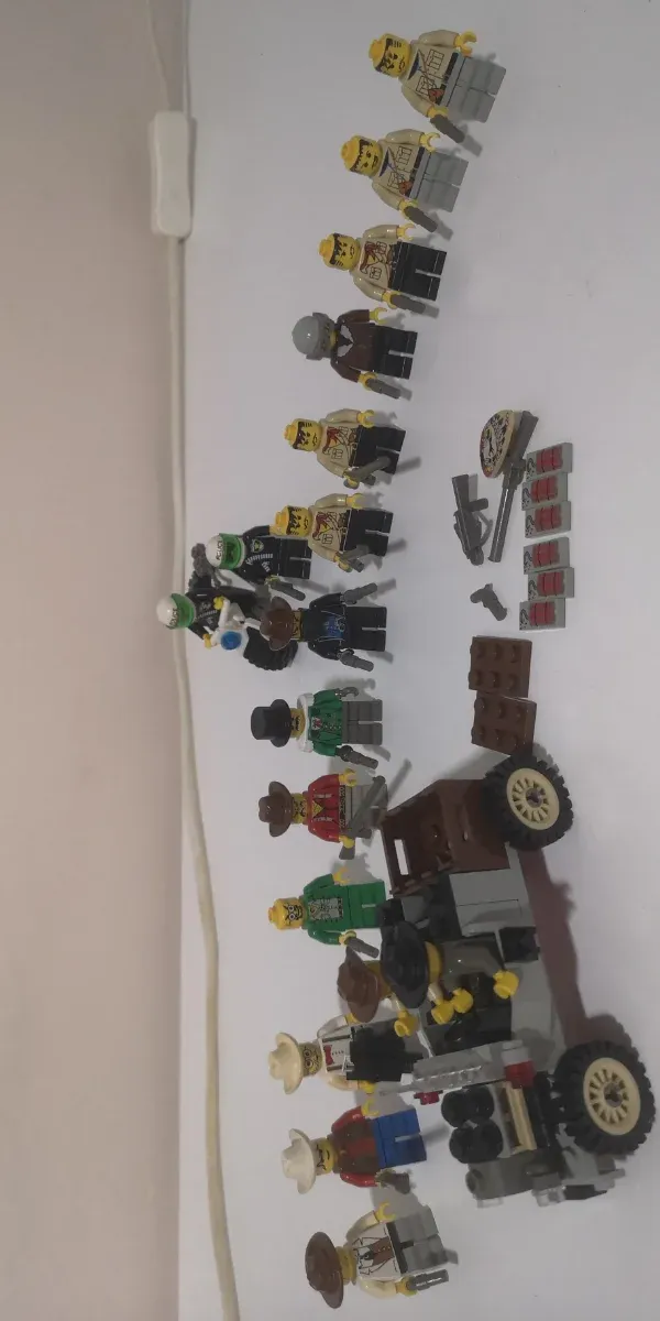 Lote Figuras Lego policías y ladrones lejano Oeste
