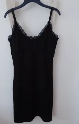 Vestido H&M Negro Talla S/36
Ajustado al cuerpo