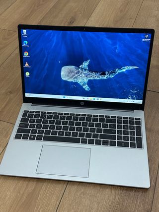 Portátil HP Ryzen 7 32GB RAM 500GB SSD Plata