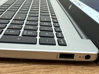 Portátil HP Ryzen 7 32GB RAM 500GB SSD Plata