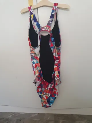 Bañador deportivo marca Odeclas  multicolor