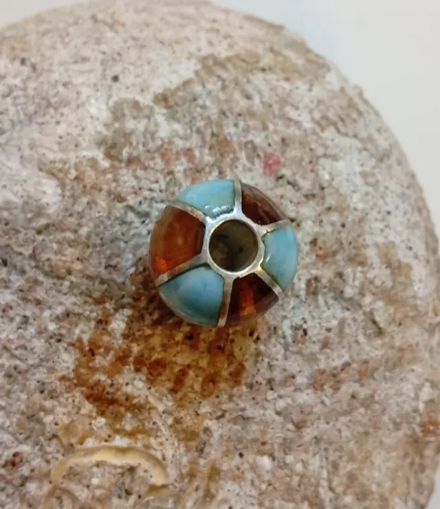 Ciondolo in pietra Larimar blu e bianca