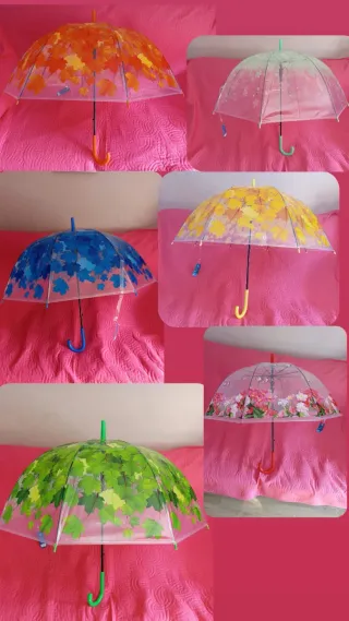 Paraguas transparentes con diseño de colores