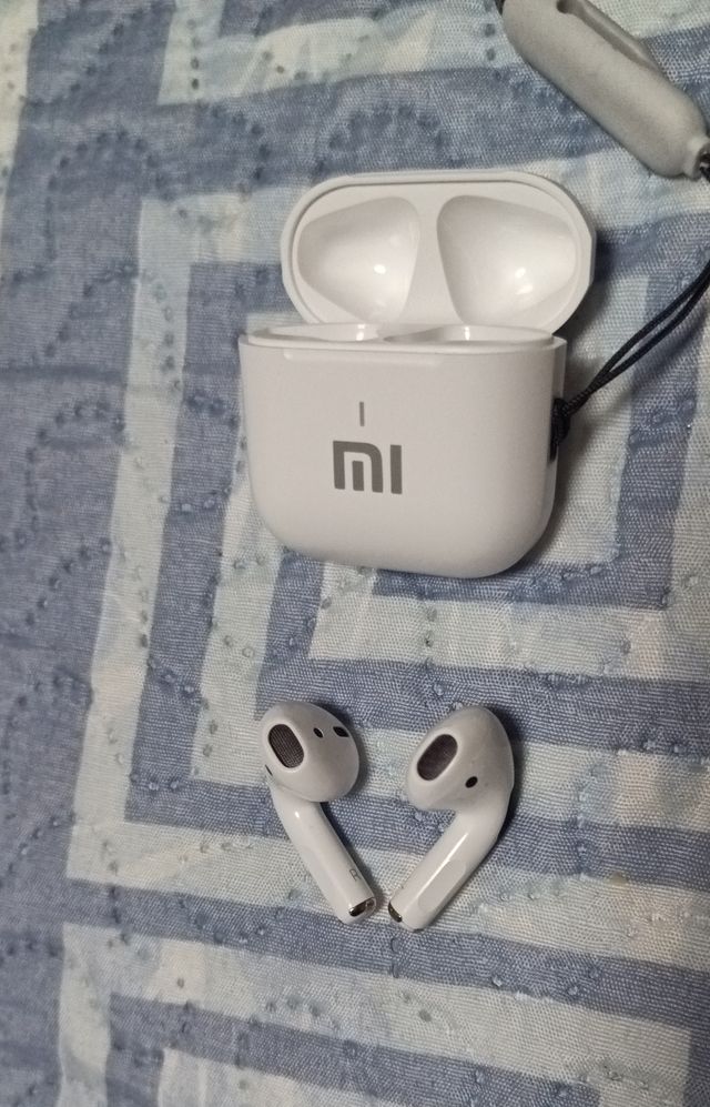 Auriculares Xiaomi Blancos con Correa