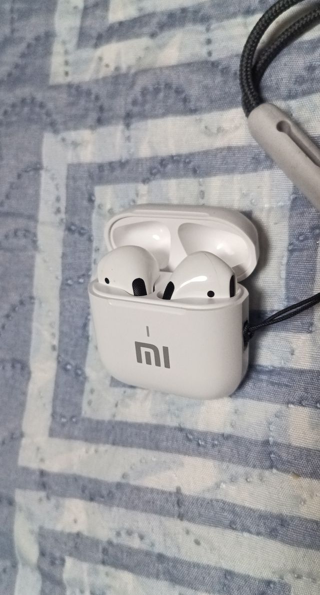 Auriculares Xiaomi Blancos con Correa