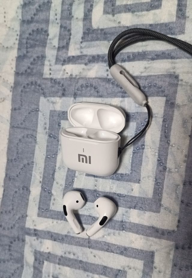 Auriculares Xiaomi Blancos con Correa