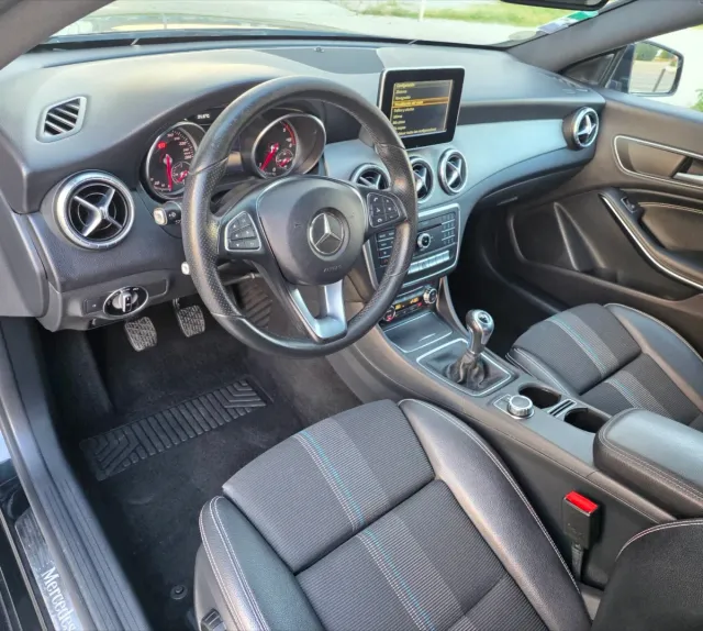 Mercedes-Benz Clase CLA 180d 2017  99.000KM REALES