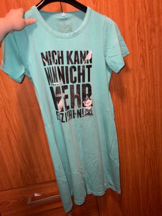 Vestido turquesa con frase MICH KANN NI IMMER MEHR