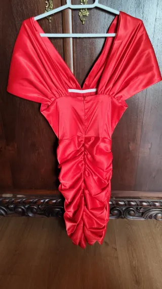 Vestido rojo satinado