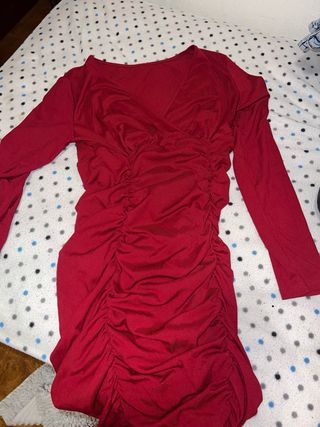 Vestido burdeos manga larga fruncido