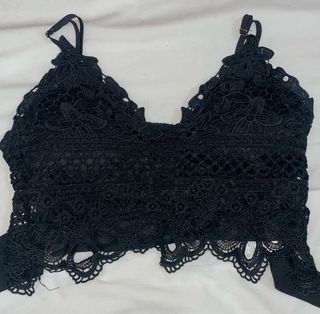 Top encaje negro cruzado