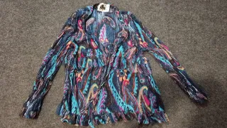 Blusa estampada multicolor manga larga