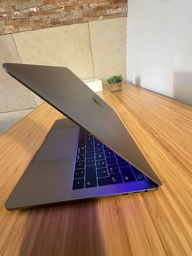 MacBook Pro 2017 16GB RAM Gris Espacial