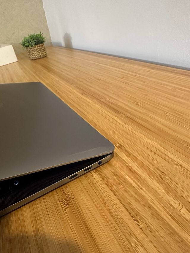 MacBook Pro 2017 16GB RAM Gris Espacial