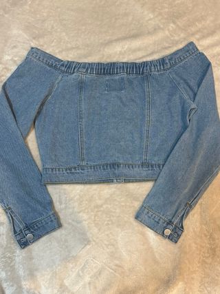 Chaqueta off shoulder 