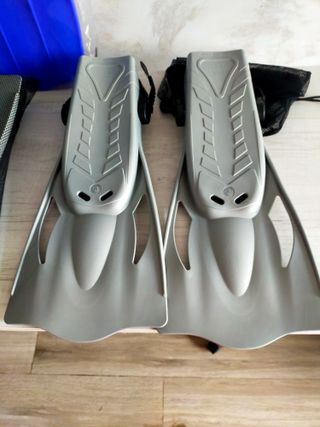 Aletas de buceo y snorkel (4 pares)