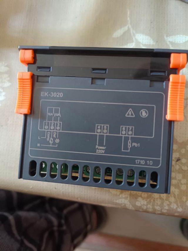 Termostato Elitech EK-3020