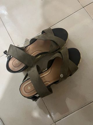 Scarpe con zeppa verde militare