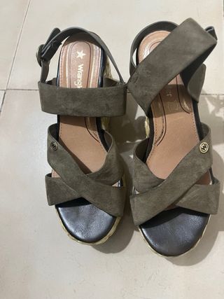 Scarpe con zeppa verde militare