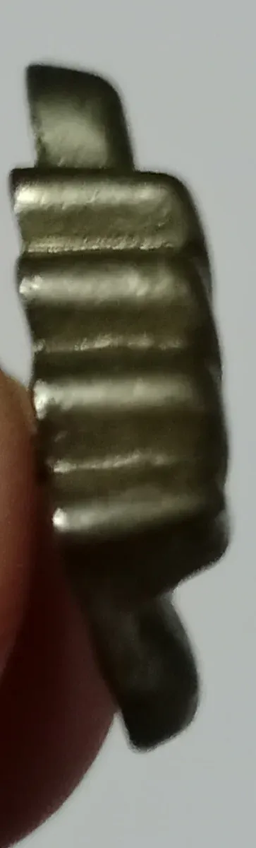 Pin Pulgares Dorados