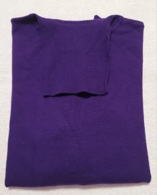 Jersey cuello alto morado