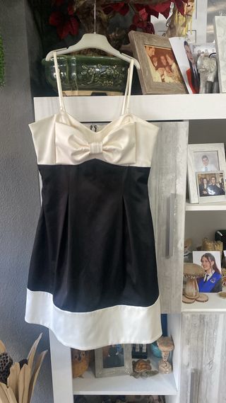 Vestido negro y blanco con lazo