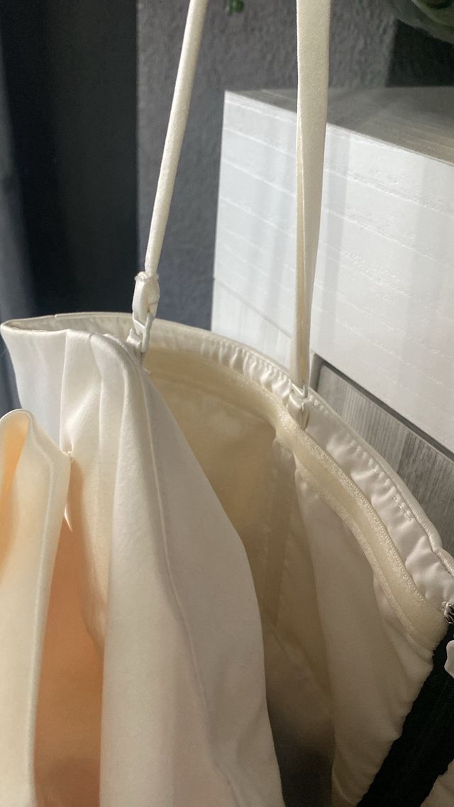 Vestido negro y blanco con lazo