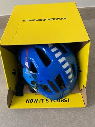 Casco infantil Cratoni azul con pulpo